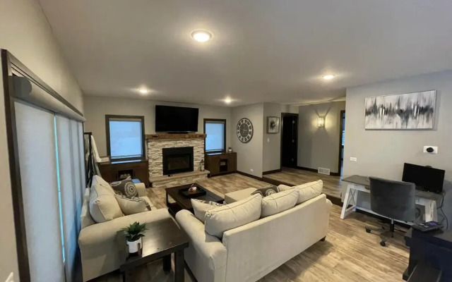 Freshly Updated Lake Michigan Home With Pool