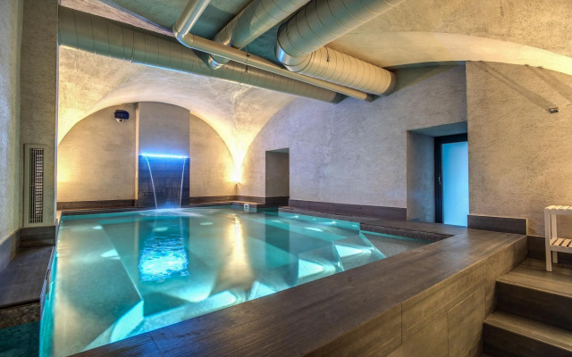 Hotel 77 Seventy-Seven