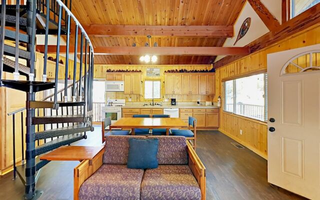 880 Edgemoor Rd Cabin