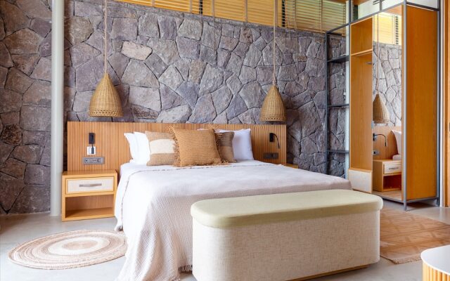 Birdcage 33 Hotel