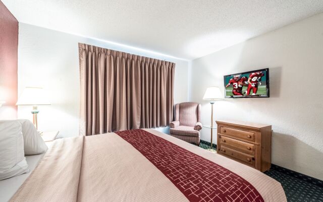Red Roof Inn & Suites Knoxville East