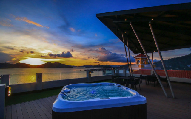 Two Seasons Coron Bayside Hotel