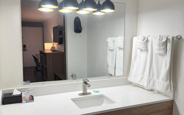Rodeway Inn & Suites Thousand Palms - Rancho Mirage