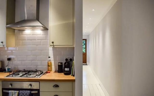 Fantastic 2 Bedroom Shepherds Bush Garden Flat
