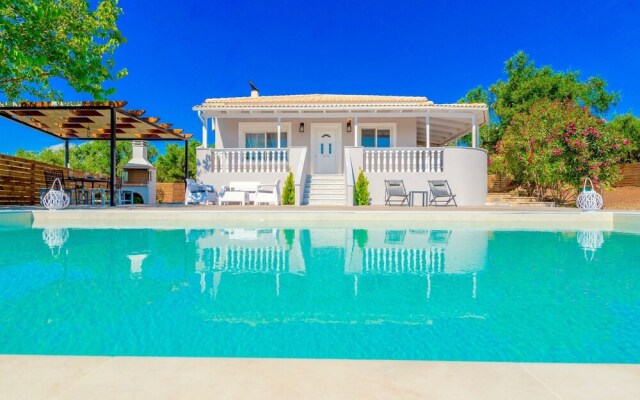 Modern Villa in Tragaki With Pool and Parasol