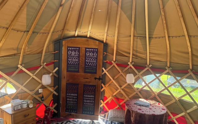 Yurt Retreat - Overlooking the River Blackwater