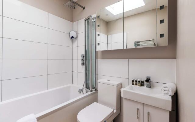 Charming Two Bed Maisonette in Notting Hill