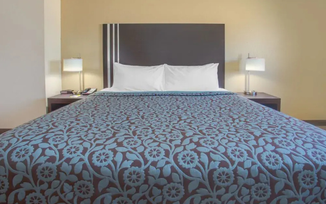 Days Inn Le Roy - Bloomington Southeast