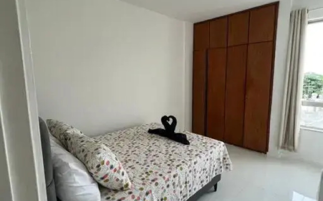 1/4, sala. Porto da Barra.