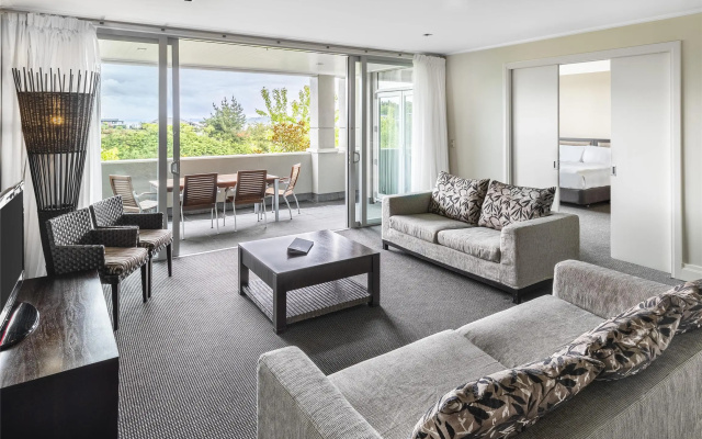 Hilton Lake Taupo – Guest Rooms – Taupo