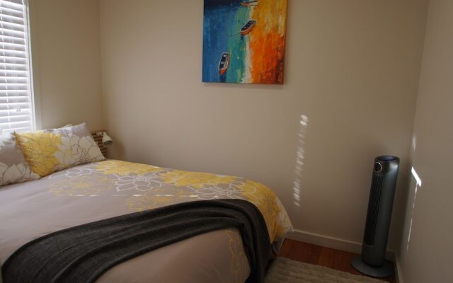 Government Road, 117a 'Pollys' View'