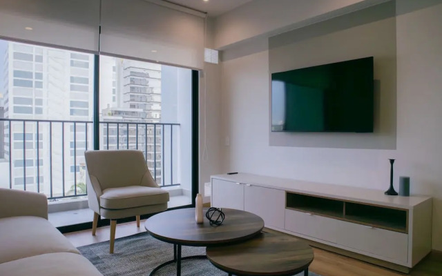 Picturesque 2BR With Fantastic Pool in Miraflores