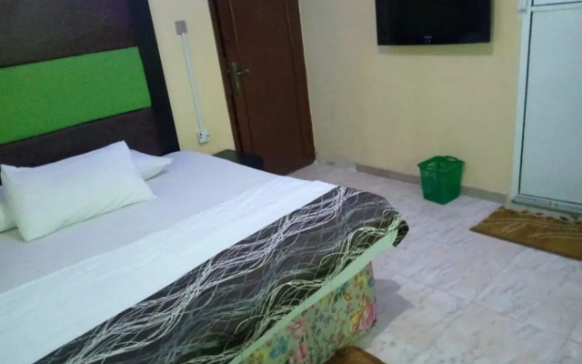 Senators Suites and Towers