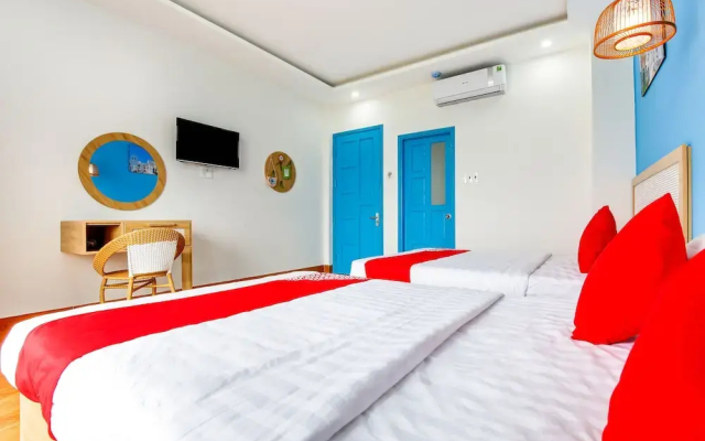 OYO 512 Santorini House And Coffee