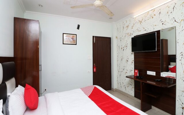 OYO 12062 Paras Guest House
