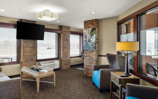 Best Western Lakewood Inn