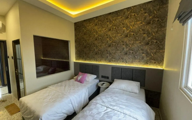 Hotel With OK