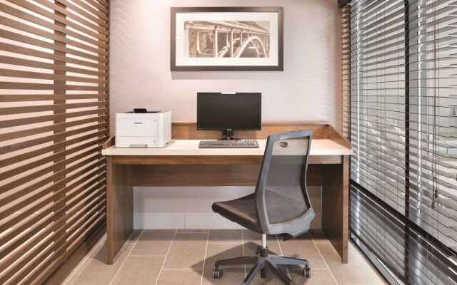 Country Inn & Suites by Radisson, La Crosse, WI