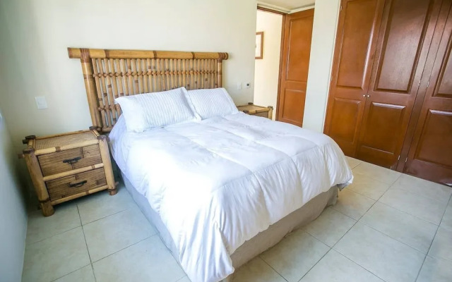 1BR Condo - Best Location! Pool+beach! Sleeps 4!!