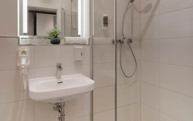 Amper Art Hotel