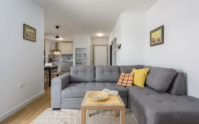 Family Apartment House Lucija With Pool