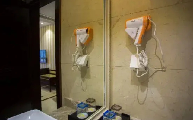 Huazhou Huyanwan Chain Hotel Shangjie Branch