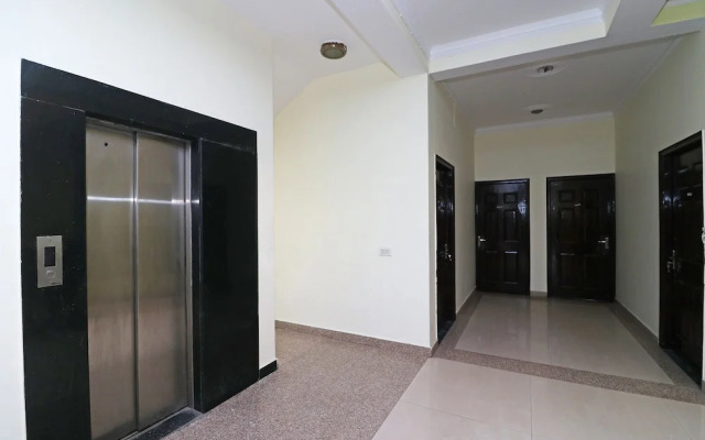 OYO 10759 Hotel Golden Nest