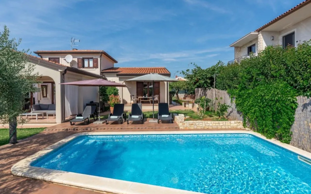 Holiday House in Novigrad With Pool
