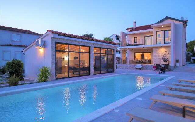 Poolincluded Villa Danijela