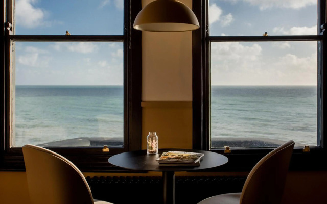 Port Hotel