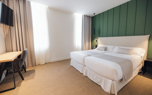Hotel Mondragon