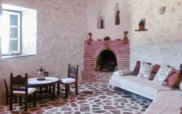 Enchanting Island House on Syros Island, Chroussa Village Surrounded b