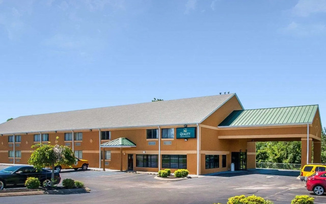 Econo Lodge Inn & Suites