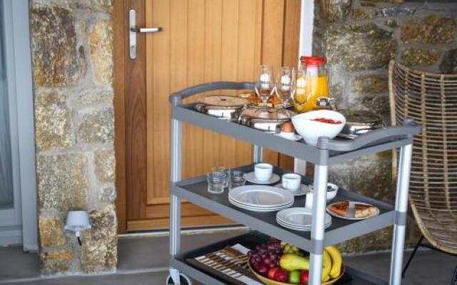 THA-LIA Myconian Suites and Studios