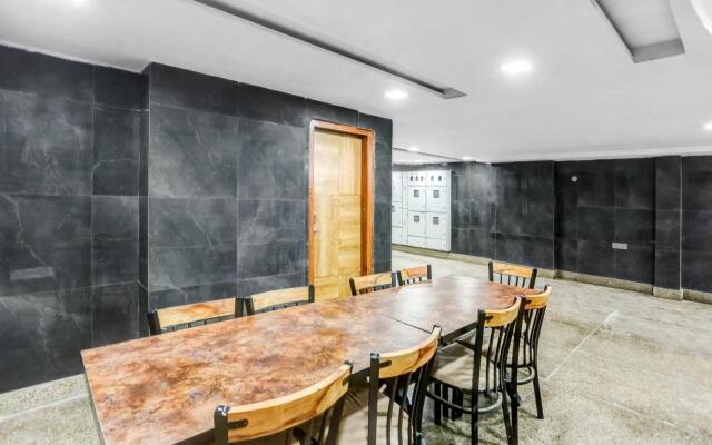 Capital O 92279 The Arrow