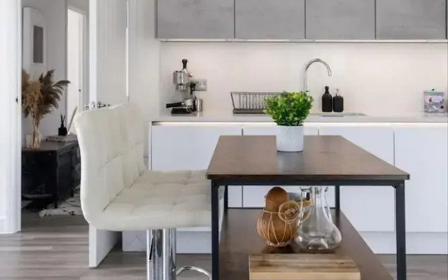 Stylish London Flat - Private Terrace - City View