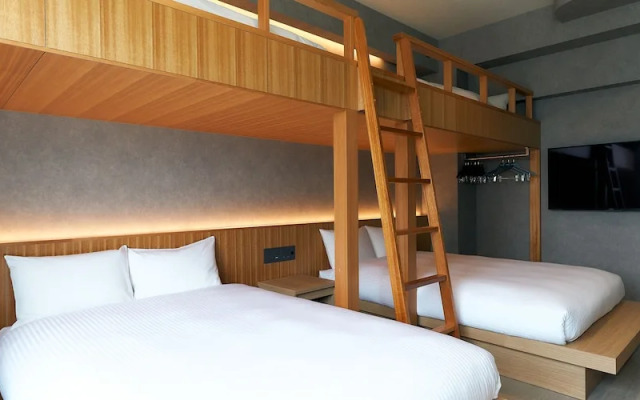 Lacer Okinawa Naha Tomariport