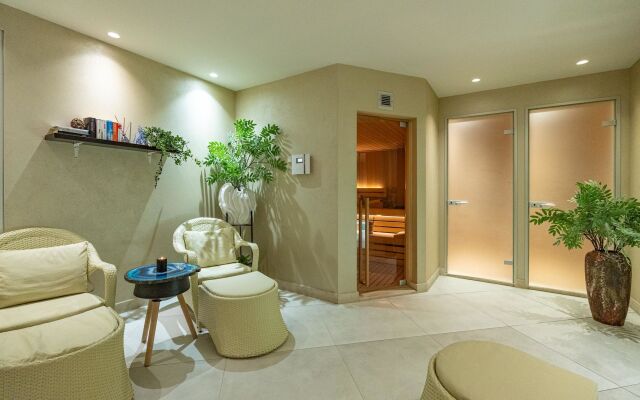 Almуros Beach Resort and Spa