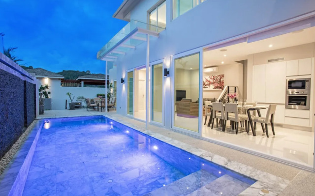 Elegant Designer 4BR Pool Villa Skylight