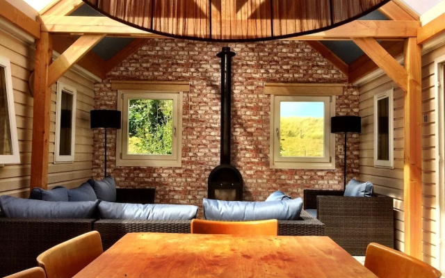 Comfy Chalet With Micro-wave, Near the Wadden Sea