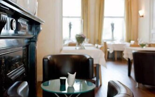 Le Castel Hotel