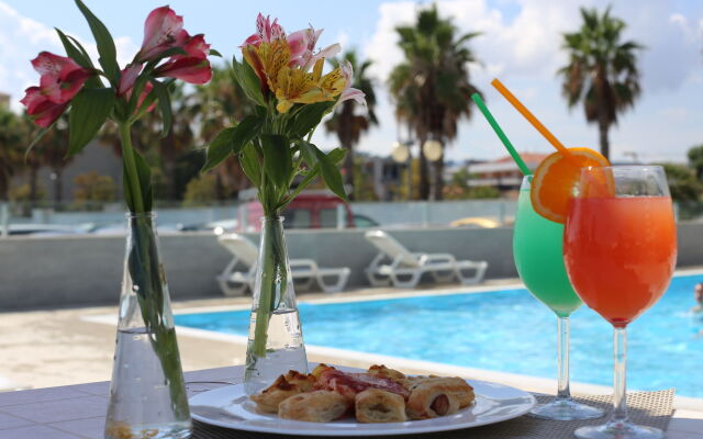 Sea Lion Hotel