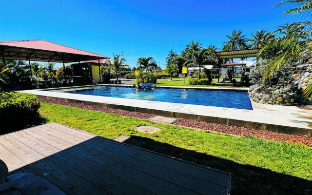 Los Angeles Hotel & Resort