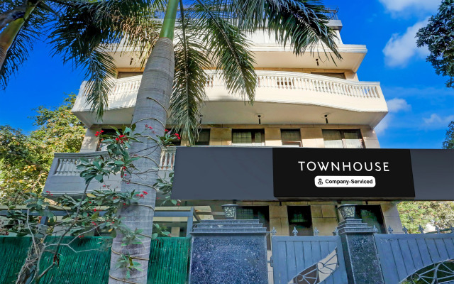 Super Townhouse Sushant Lok Phase 1 Formerly Hotel Neven