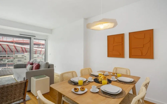 Urban Retreat W/Parking, Elevator & Ac By Benfica Stadium