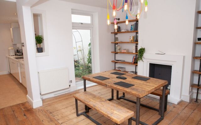 Charming 1 Bedroom House Close to City Centre