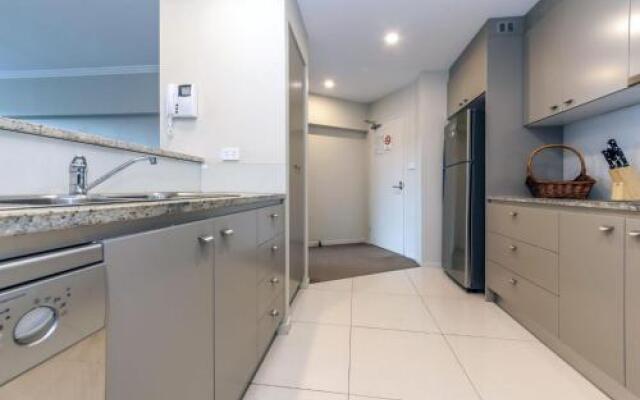 Oasis, Unit 3/5 Laman Street