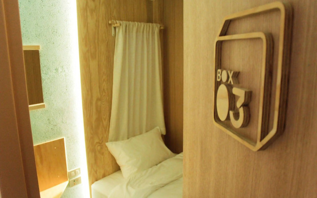 Boxtel at Suvarnabhumi Airport