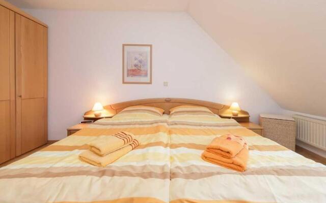 Ferienwohnung-4-mit-Sonnenbalkon-im-Landhaus-Hubertus-Duhnen