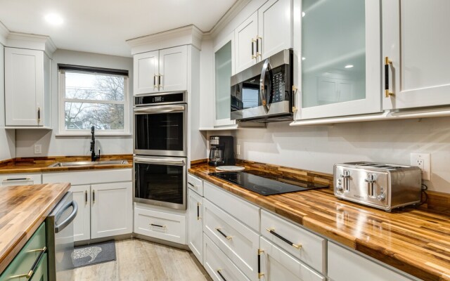 Modern Indianapolis Home < 2 Mi to Downtown!